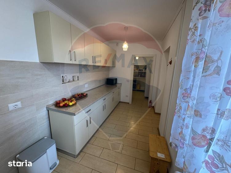 Casă cu 6 camere cu Teren 1263 Mp în Dărmănești