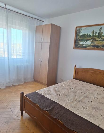 Apartament cu 3 camere decomandat, mobilat în Mircea cel Bătrân