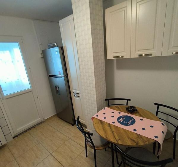 Apartament cu 2 camere decomandat, mobilat în Drumul Taberei