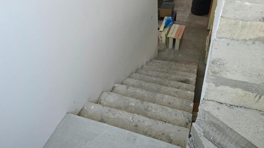 Casă cu 8 camere cu Teren 830 Mp în Brănișca