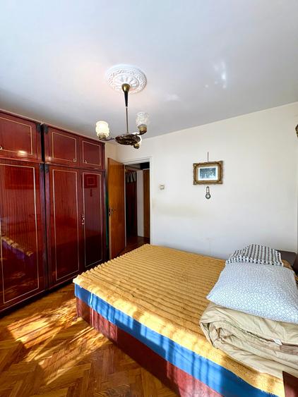 Apartament cu 3 camere semidecomandat în Titan