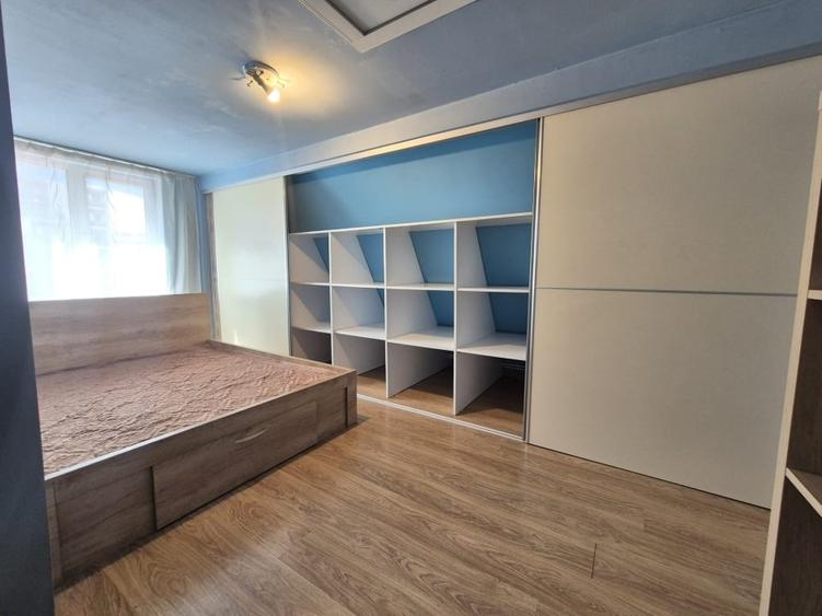 Apartament cu 3 camere semidecomandat, mobilat în Central
