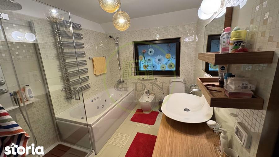 Casă cu 5 camere decomandat cu Canalizare în Cioplea