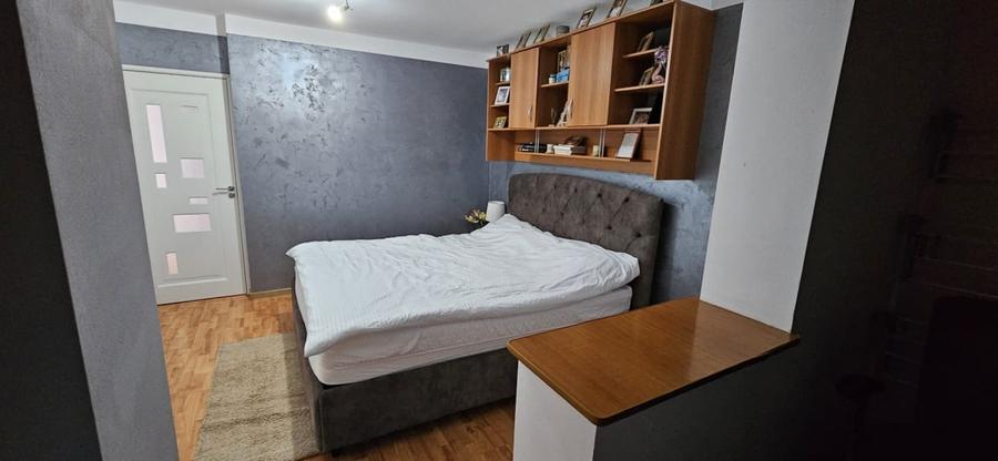 Apartament cu 4 camere decomandat, mobilat în Cornitoiu