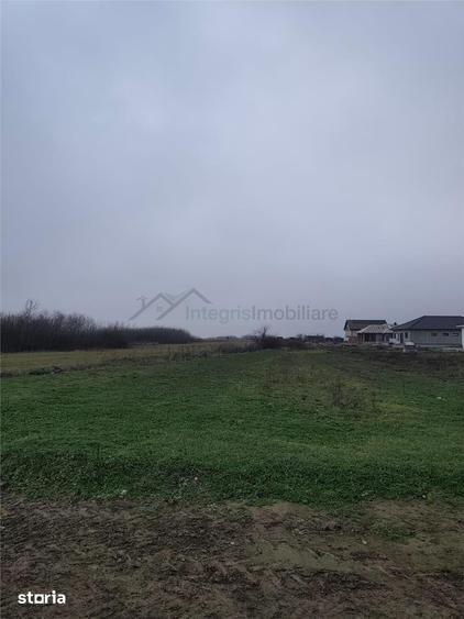 Teren de 1900 mp, în Sânmartin