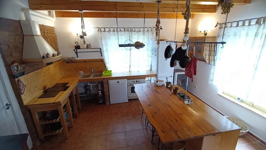 Casă cu Teren 2135 Mp în Petrești