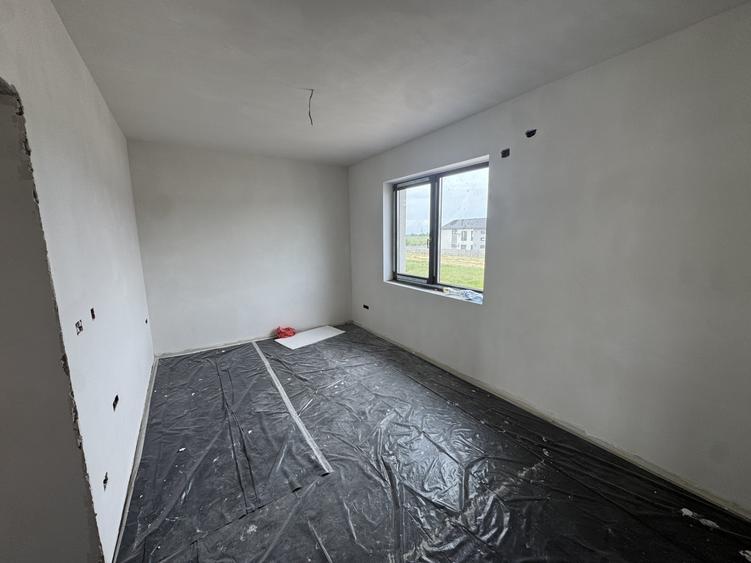 Duplex cu 5 camere cu Canalizare în Chișoda