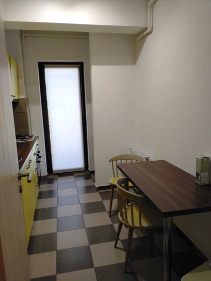 Garsonieră decomandată în Central