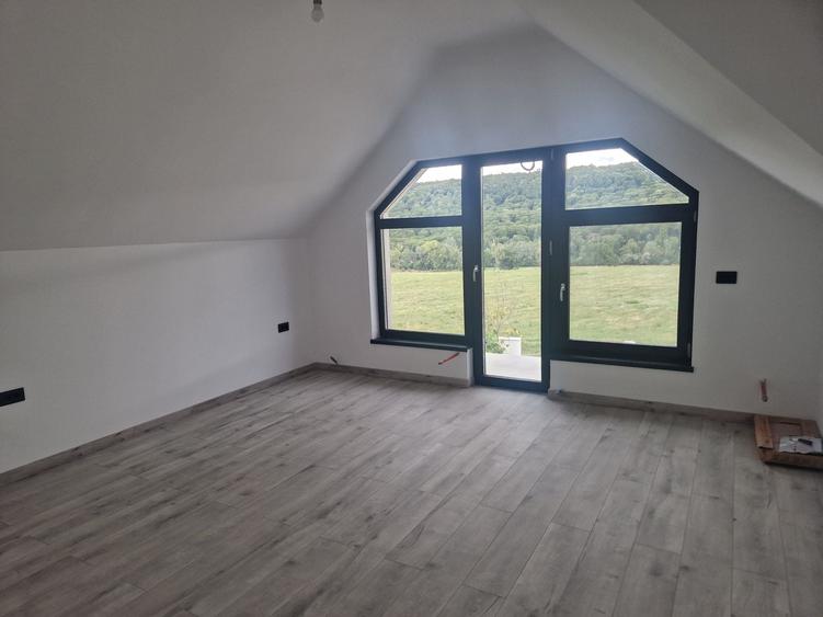 Casă cu 4 camere în Dobrovăț