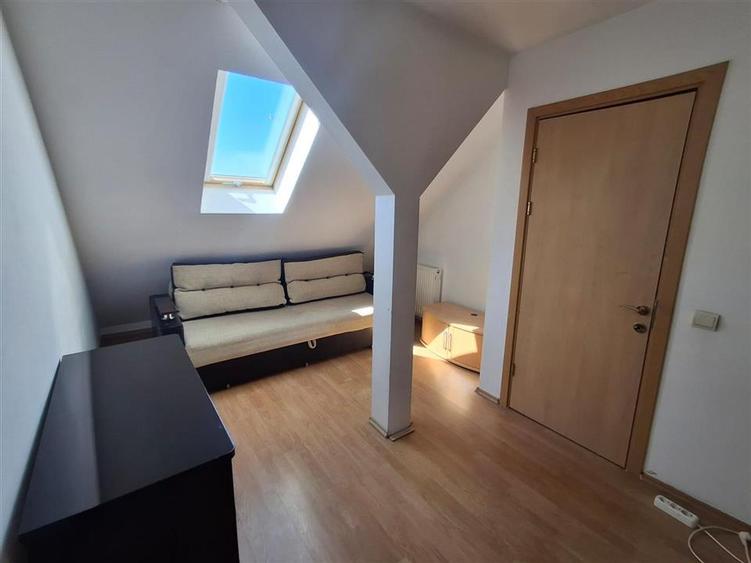 Apartament cu 3 camere semidecomandat în Vasile Aaron