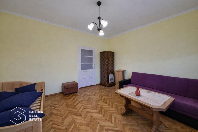 Casă individuală cu 9 camere cu Canalizare în Central