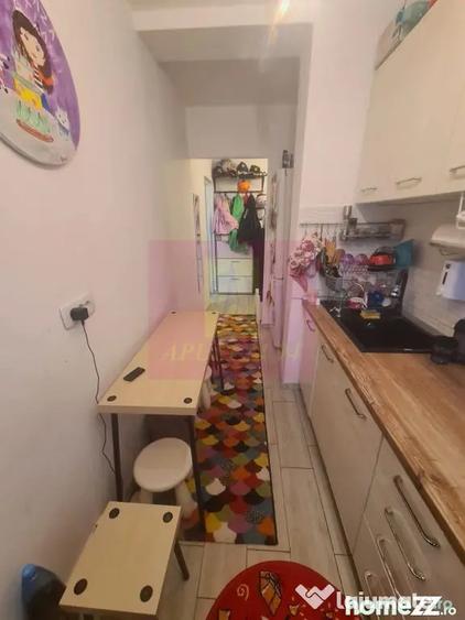 Apartament cu 3 camere semidecomandat în Cuza