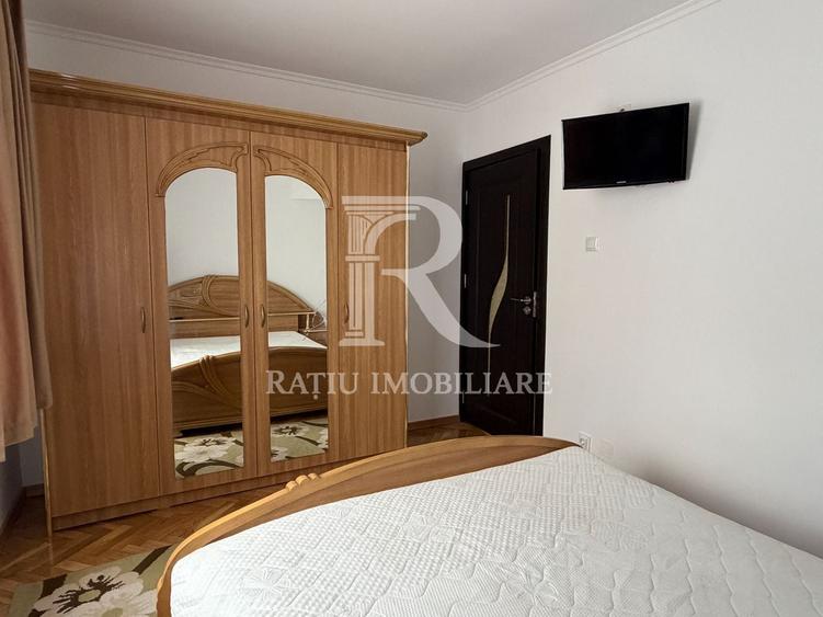 Apartament cu 3 camere semidecomandat, mobilat în Nufărul