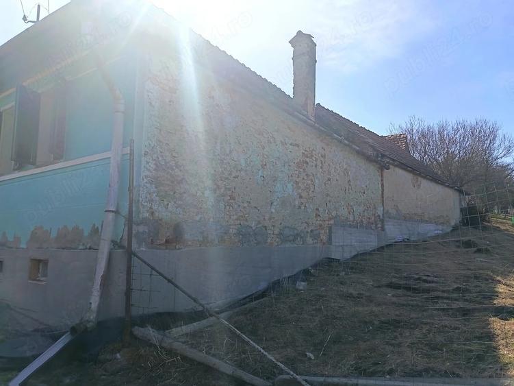 Casă cu Teren 1565 Mp în Sângătin