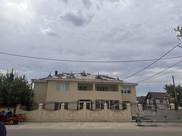 Casă individuală cu 6 camere cu Teren 350 Mp în Homocea
