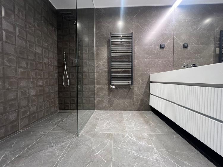Apartament cu 4 camere decomandat în Herăstrău