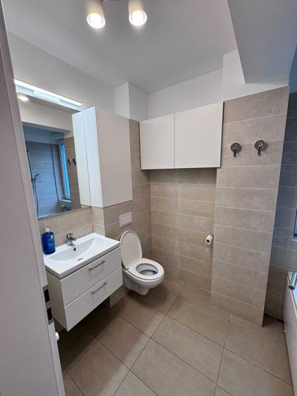 Apartament cu 2 camere semidecomandat în Girocului