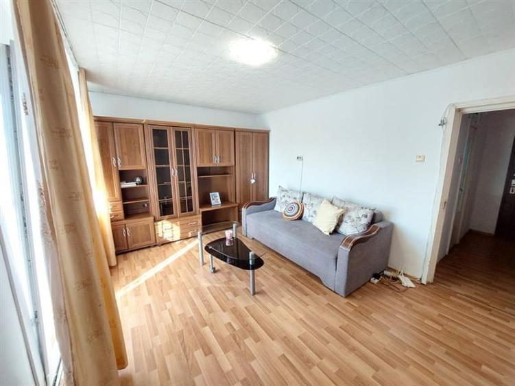 Apartament cu 3 camere decomandat în Între Lacuri