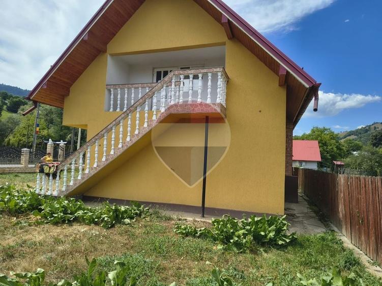 Casă individuală cu 4 camere cu Teren 2089 Mp în Borca
