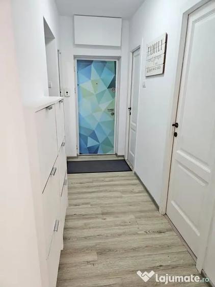 Apartament cu 3 camere decomandat în Tomis II