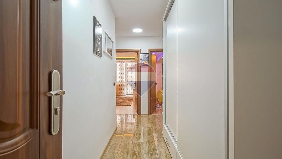 Apartament cu 3 camere decomandat, mobilat în Tractorul