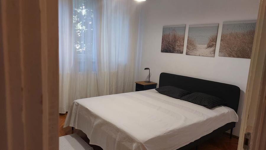 Apartament cu 2 camere semidecomandat în 1 Mai