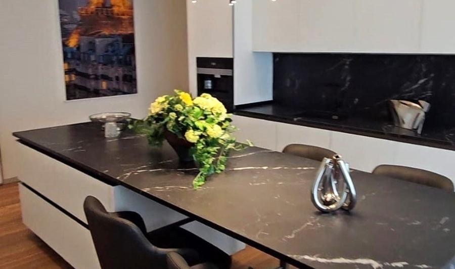 Apartament cu 5 camere în Nordului