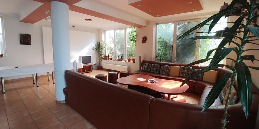 Vila/Pensiune,casa administrator,teren plat 2000Mp - 2