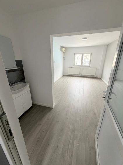 Birouri de închiriat Sector 3 – 1 min Metrou 1 Decembrie – 1000–1400 lei + TVA - 2