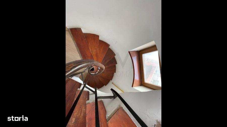 Casă cu 4 camere în Romană