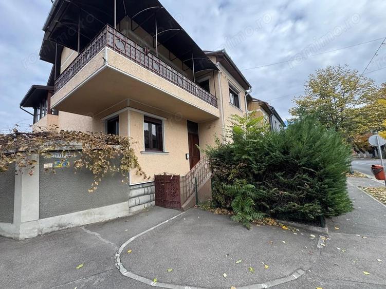 Casa ultracentrala cu curte ?i garaj | Confort premium in inima Oradiei - 2