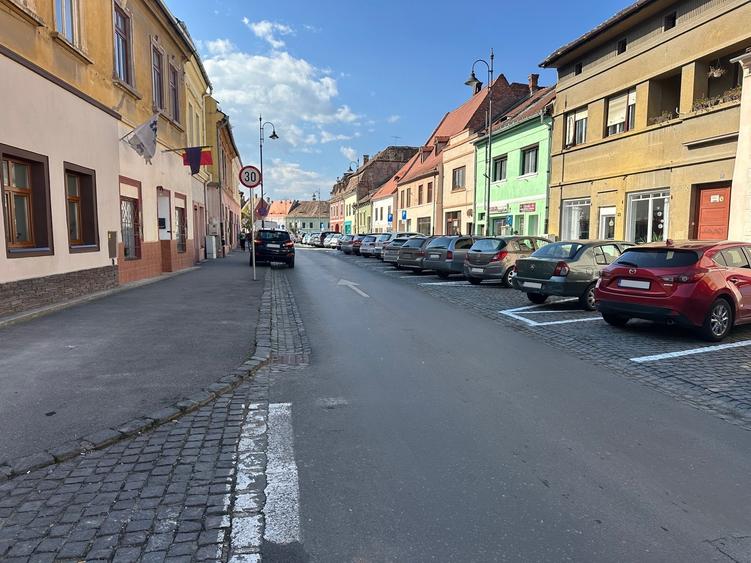 Apartament 3 camere - 95 mp - etaj 1 - zona Centrala - 9 Mai - 15