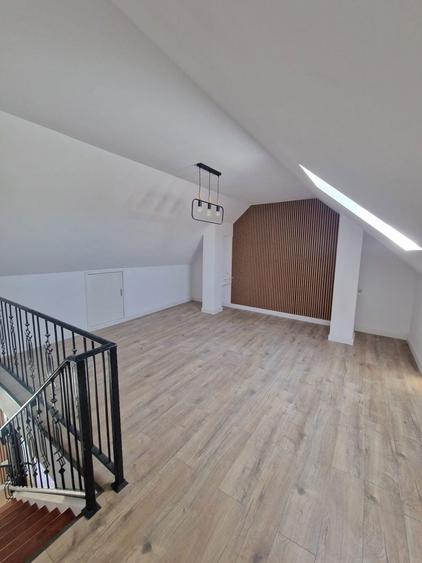 Apartament nou 62 mp, curte comuna, zona centrala Giarmata, mansarda dormitor, bucatarie open space si baie moderna - 4