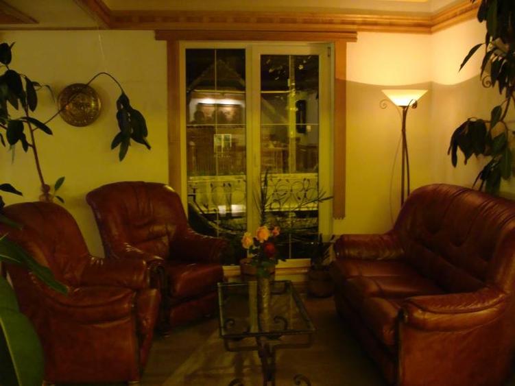 Super proprietate, :  hotel de 4 stele , 19 camere la cheie, teren 6200 mp - 12