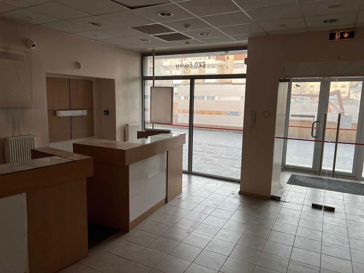 Inchiriez spatii comerciale intre 90 - 500 mp, Pietonal-fostul BRD - 7