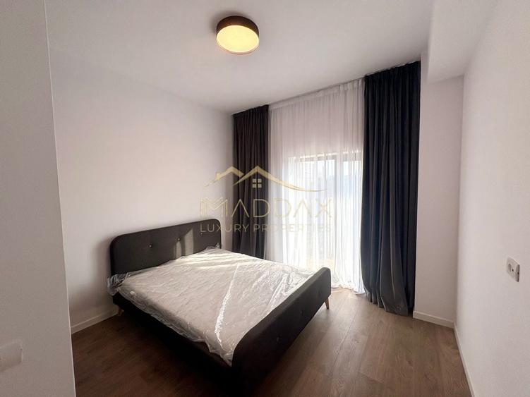 Apartament cu 3 camere semidecomandat, mobilat în Băneasa