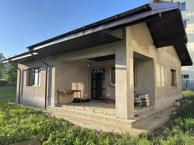Casa noua, nelocuita, finisata complet la interior Hu?i