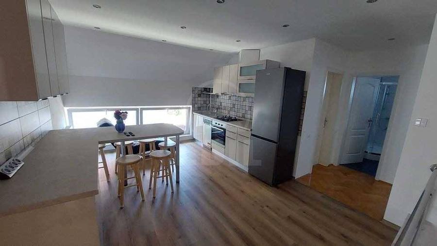 Apartament cu 4 camere semidecomandat în Europa