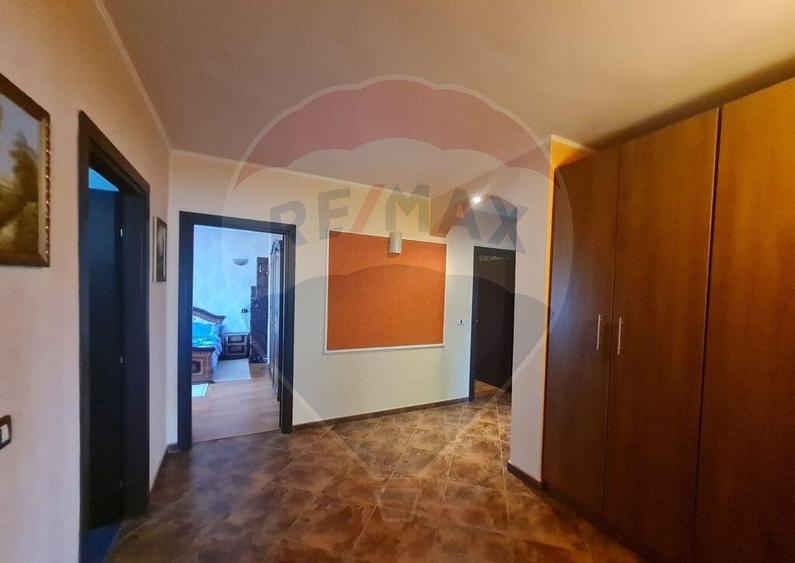 Casa / Vila cu 6 camere in Jorasti - 4