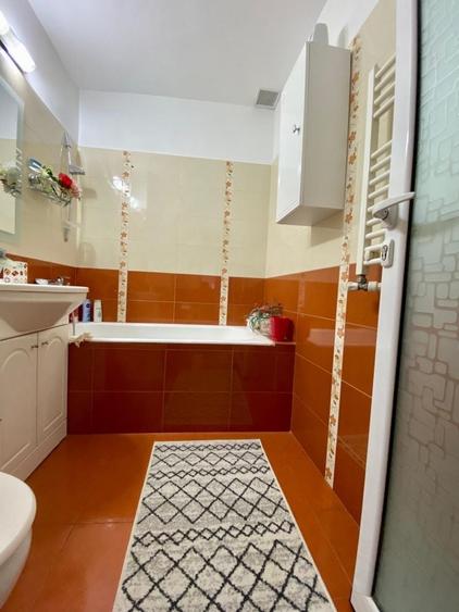 Apartament cu 3 camere decomandat în Ceardac