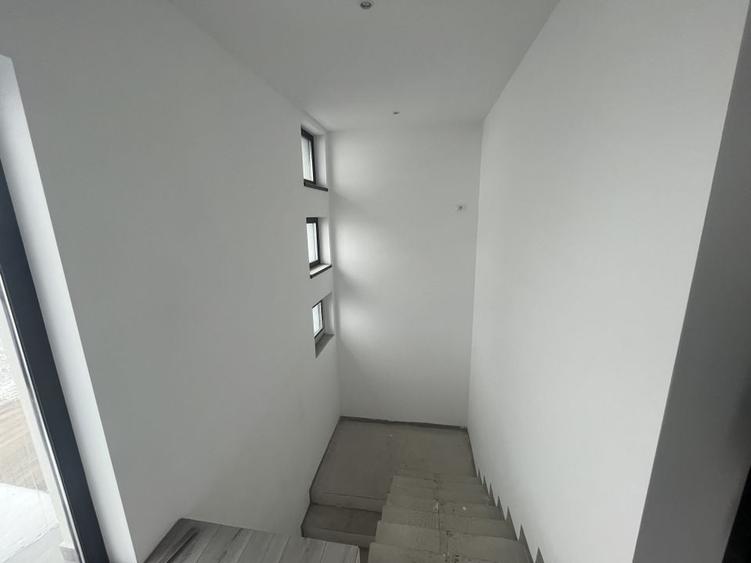 Sacalaz individuala P+E,Terasa,balcon,2 bai,5 camere,2 F.s - 12