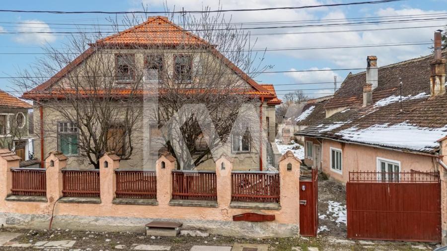 Proiect de restaurare langa Cetatea Prejmer,  casa si teren de 5.458 mp - 6