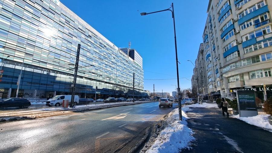 In curand la vanzare! 2 camere P.ta Victoriei et. 1 - 4