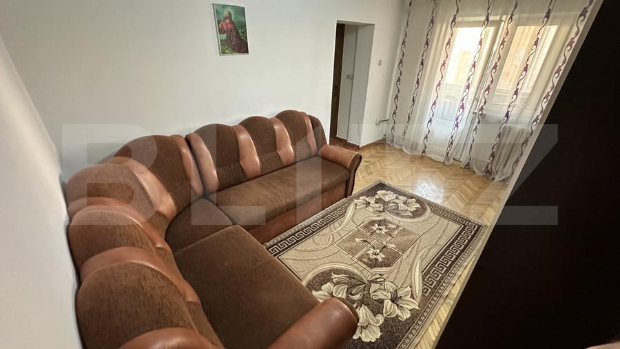 Apartament cu 3 camere semidecomandat, mobilat în Orăștie