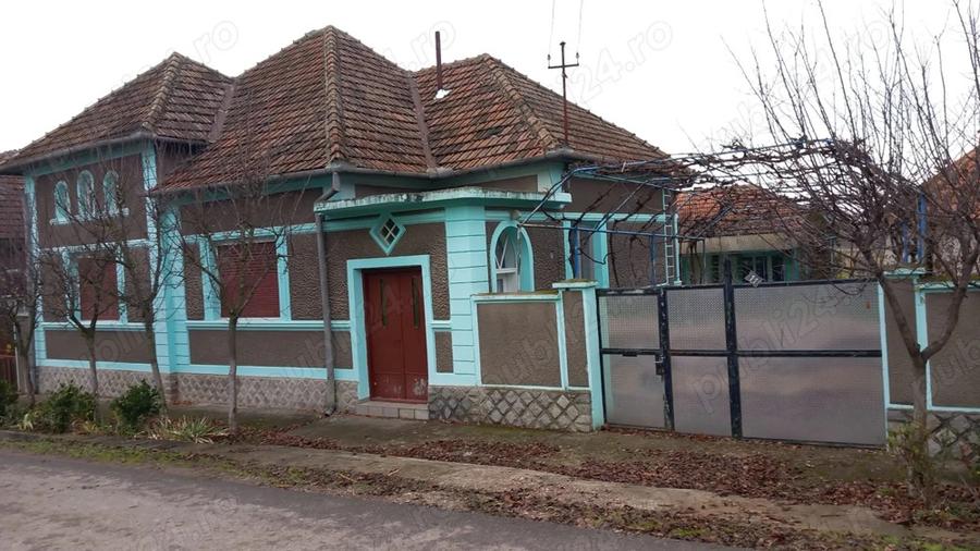 Vand casa la tara - 1
