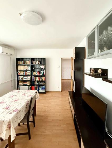 VANZATOR PRIVAT 4 camere 2 balcoane Zona Mega Mall - 4