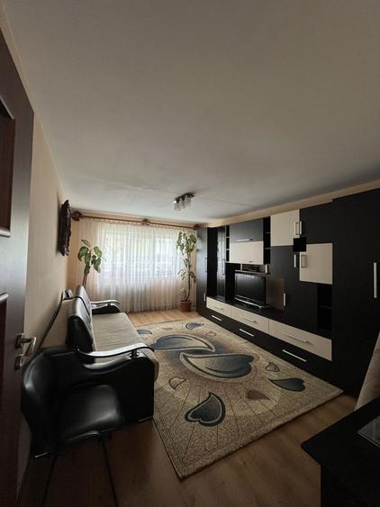 Inchiriez apartament 3 camere - 4