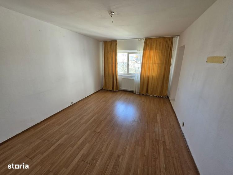 Capitol(Blvd Mamaia)- 2 camere decomandate, etaj 3- 136.500euro - 1