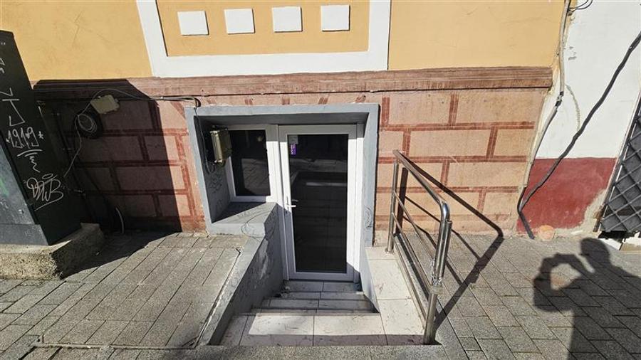 NOU !!!! Spatiu comercial 18mp,Central,Turnul Pompierilor - 2