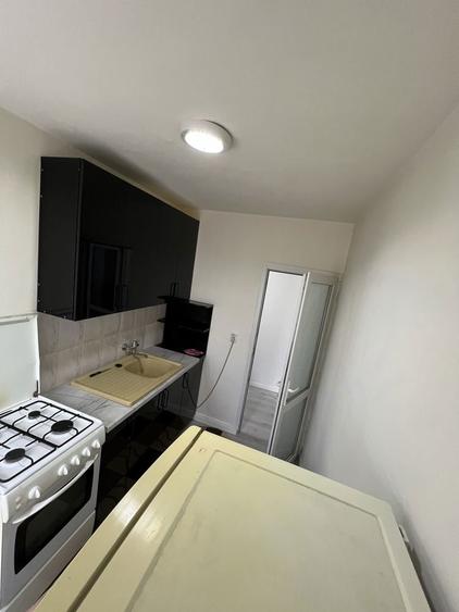 Inchiriez garsoniera confort 1 sporit etaj 1 str.22 decembrie - 2